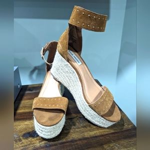 Steve Madden suede wedge ankle strap sandal sz 9